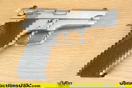 S&W 5906 9MM PARA Pistol. Good Condition, Normal Handling Marks. 4" Barrel. Shiny Bore, Tight Action
