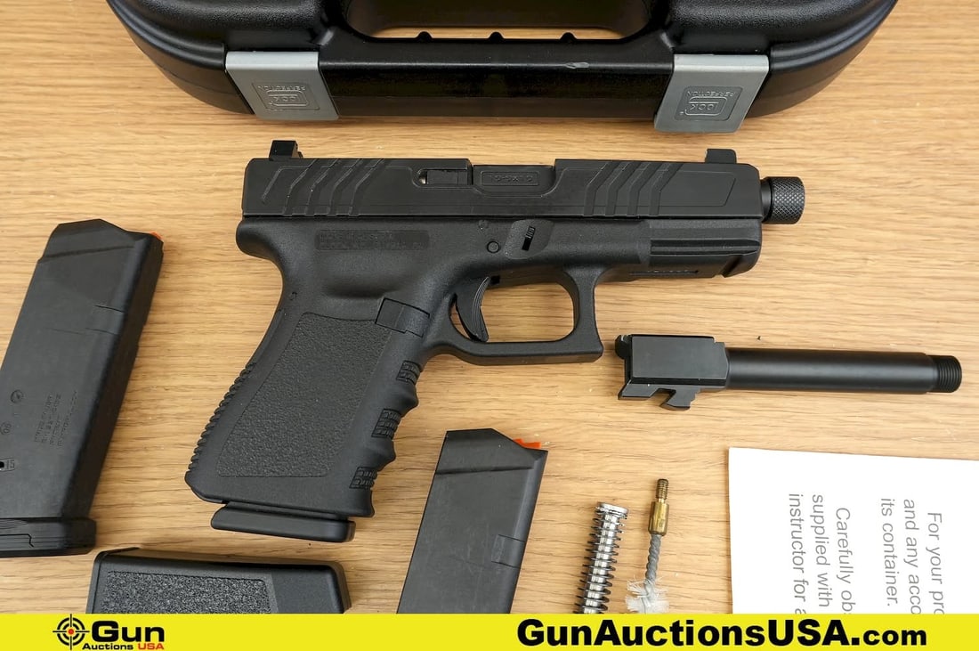 Glock 19 9X19 THREADED BARREL Pistol. Excellent. 4 3/8" Barrel. Shiny Bore, Tight Action Semi Auto (1 of 18)