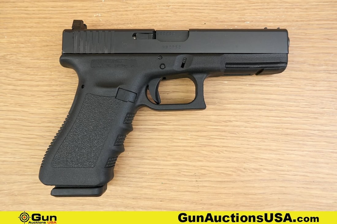 Glock 17 9X19 GEN 3 Pistol. Very Good. 4 3/8" Barrel. Shiny Bore, Tight Action Semi Auto Features a (1 of 12)