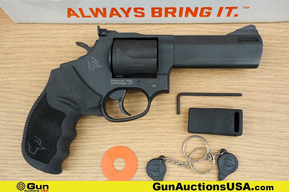 TAURUS Tracker .44 MAG Revolver. Excellent. 4" Barrel. Shiny Bore, Tight Action . Smooth SA/DA on (1 of 14)