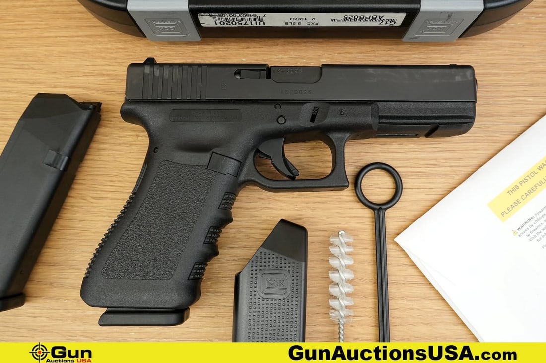 Glock 17 9X19 Pistol . Like New. 4.5" Barrel. Shiny Bore, Tight Action Semi Auto Featuring a Polymer: Glock 17 9X19 Pistol . Like New. 4.5" Barrel. Shiny Bore, Tight Action Semi Auto Featuring a Polymer Frame, eEnomic grip, Standard Sights, and a reputation for reliability favored by law enforcement a