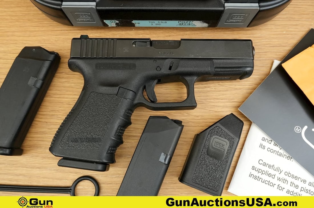 Glock 23 .40 CAL. Pistol. Excellent. 4" Barrel. Shiny Bore, Tight Action Semi Auto This Compact, (1 of 18)