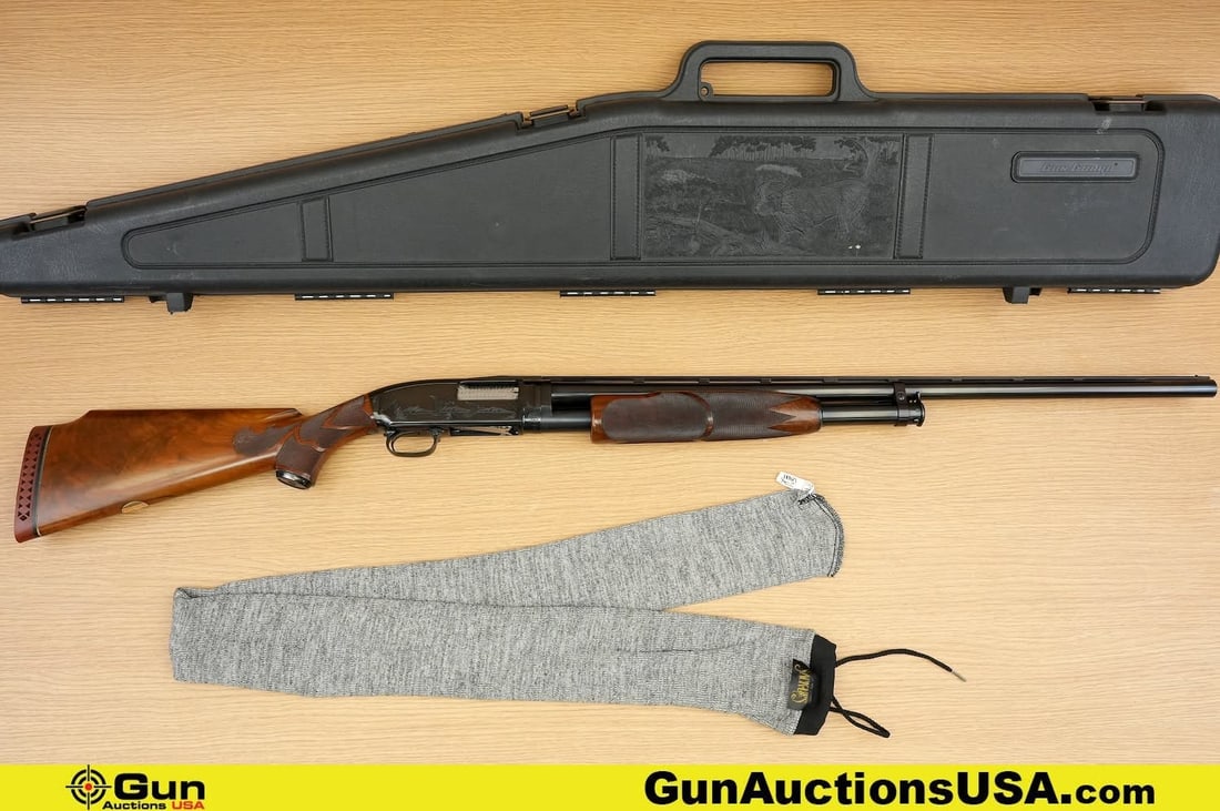 Winchester 12 12 ga. JEWELED BOLT Shotgun. Excellent. 30" Barrel. Shiny Bore, Tight Action Pump: Winchester 12 12 ga. JEWELED BOLT Shotgun. Excellent. 30" Barrel. Shiny Bore, Tight Action Pump Action . Features a STUNNING Laminated Hand Checkered Wood Stock, BEAUTIFUL JEWELED BOLT, Hunting Dog En
