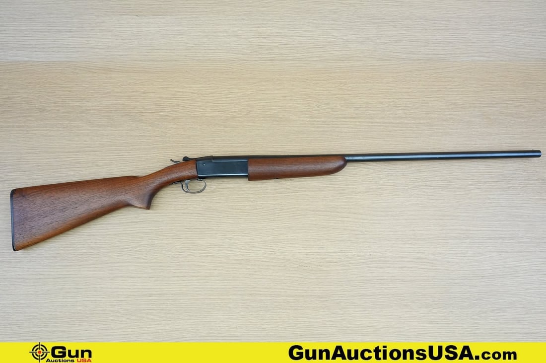 WINCHESTER 37 STEELBILT .410 ga. Shotgun. Very Good. 28" Barrel. Shootable Bore, Tight Action Break: WINCHESTER 37 STEELBILT .410 ga. Shotgun. Very Good. 28" Barrel. Shootable Bore, Tight Action Break Action Single Shot. Featuring a Walnut Stock, Textured Hammer, Enlarged Trigger Guard, Front Bead Si