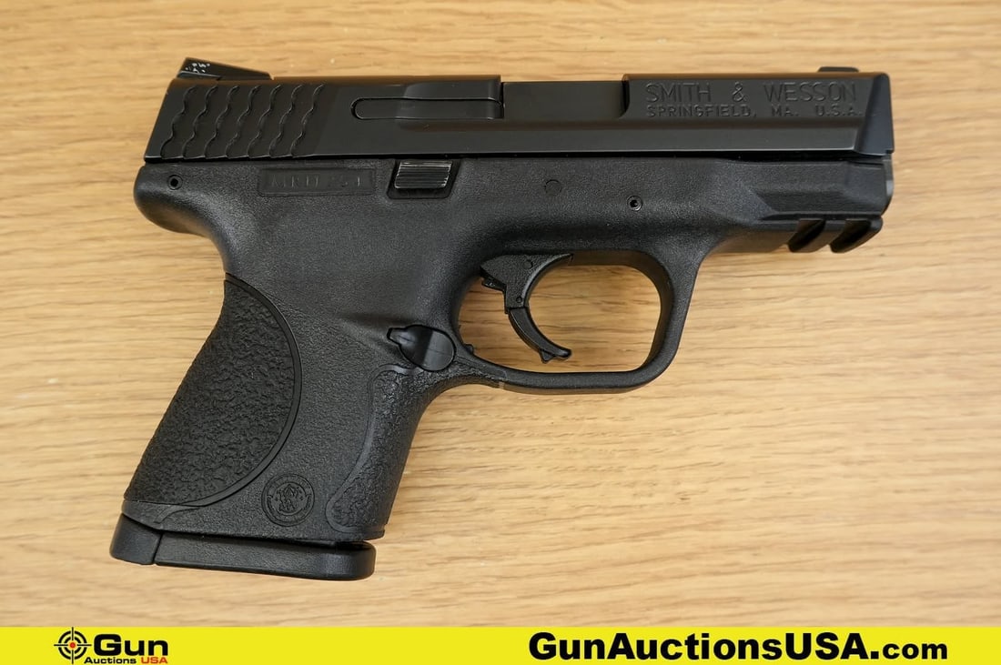S&W M&P 40C .40 S&W COLLECTOR'S Pistol. Excellent. 3.5" Barrel. Shiny Bore, Tight Action Semi Auto .: S&W M&P 40C .40 S&W COLLECTOR'S Pistol. Excellent. 3.5" Barrel. Shiny Bore, Tight Action Semi Auto . STUNNING, Featuring a Textured Polymer Frame and Grip, Rear Slide Serrations, Ambi Slide Lock, with