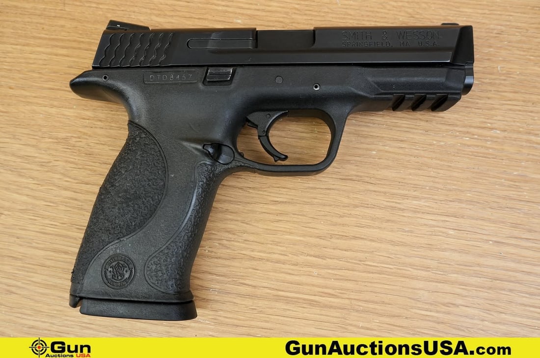 S&W M&P 40 .40 S&W COLLECTOR'S Pistol. Very Good. 4" Barrel. Shiny Bore, Tight Action Semi Auto .: S&W M&P 40 .40 S&W COLLECTOR'S Pistol. Very Good. 4" Barrel. Shiny Bore, Tight Action Semi Auto . Features B with AVIATION WINGS STAMPED on top of Slide. Textured polymer Grip and frame, Rear Slide Se