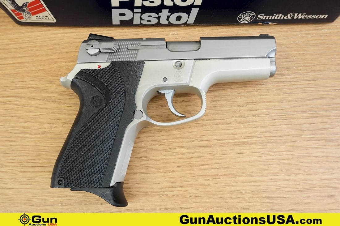 S&W 6906 9MM PARA COLLECTOR'S Pistol. Very Good. 3.5" Barrel. Shiny Bore, Tight Action Semi Auto .: S&W 6906 9MM PARA COLLECTOR'S Pistol. Very Good. 3.5" Barrel. Shiny Bore, Tight Action Semi Auto . Features an Ambi Slide Safety, Left Side Slide Lock, and Left Side Mag Release. DA Only, One Dot Fron