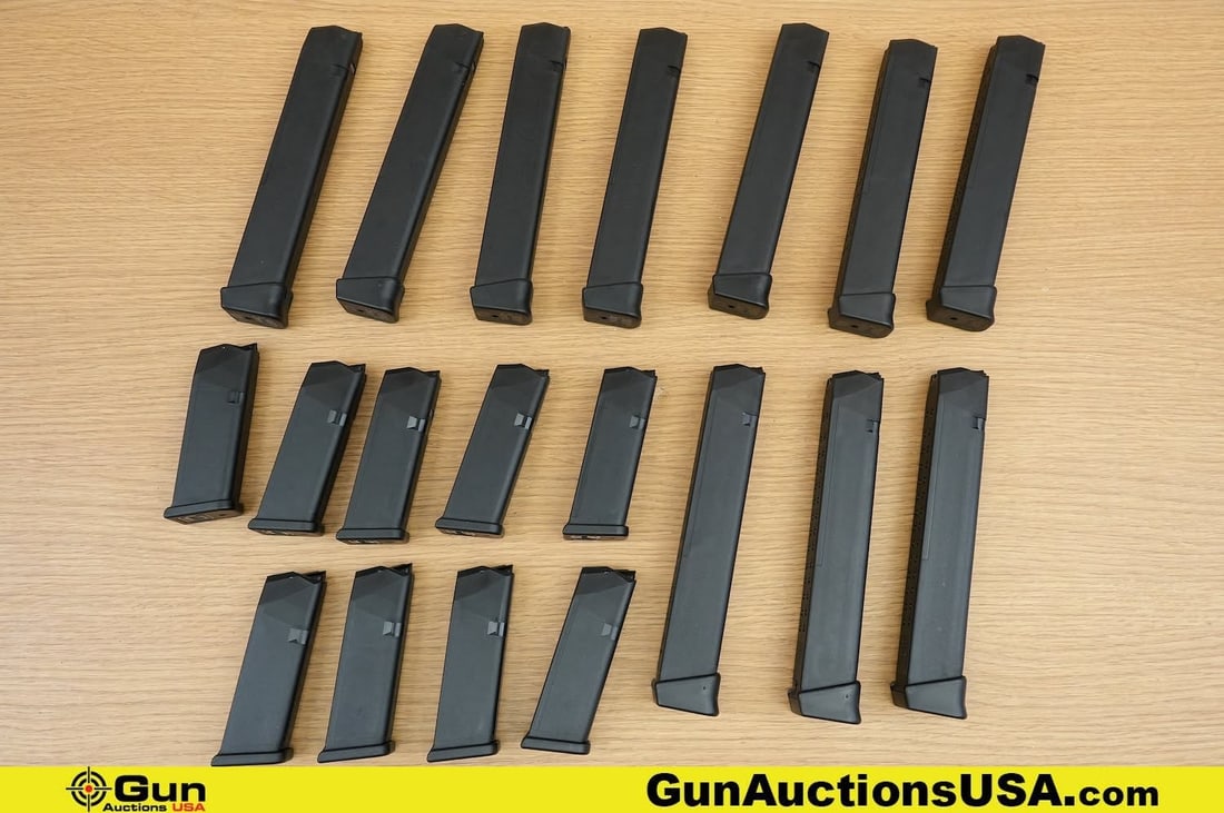 Glock 19 9MM . Excellent. Magazines. Ten 33 Rd 9mm Mags, and Nine 14 Rd 9mm Mags. . (83613) (GSCO45) (1 of 17)