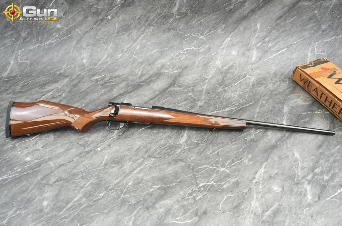 WEATHERBY VANGUARD 243 WIN Rifle. Excellent. 24" Barrel. Shiny Bore, Tight Action Bolt Action .: WEATHERBY VANGUARD 243 WIN Rifle. Excellent. 24" Barrel. Shiny Bore, Tight Action Bolt Action . STUNNING! Featuring a deeply blued and polished finish, right hand cheek piece walnut stock, 18 LPI chec