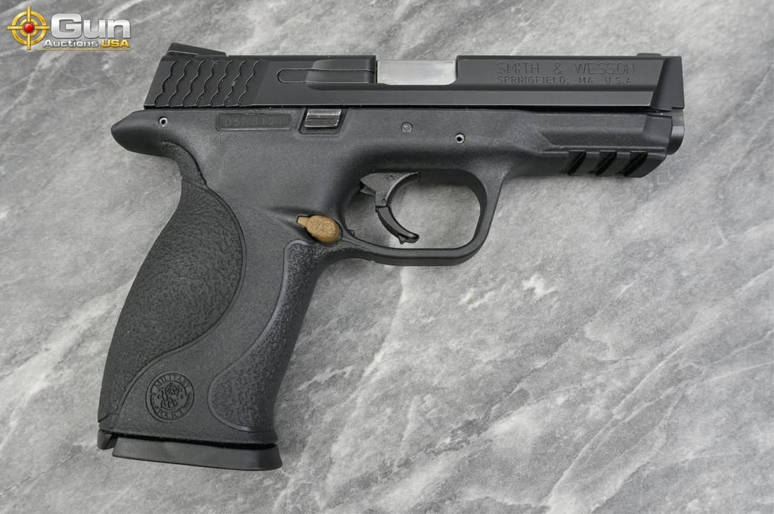 S&W M&P 9 9mm Semi Auto Pistol 4" Barrel, Shiny bore, Tight Action sn:DSH8121 Excellent Full-size: S&W M&P 9 9mm Semi Auto Pistol 4" Barrel, Shiny bore, Tight Action sn:DSH8121 Excellent Full-size striker-fired pistol chambered in 9mm featuring a matte black stainless slide with rear cocking groove