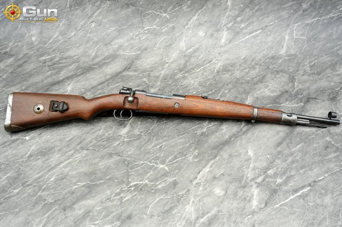 Rare WWII German dot/Waffenwerke Br?nn G. 33/40 8mm Mauser Mountain Carbine (1942). Very Good. 19": Rare WWII German dot/Waffenwerke Br?nn G. 33/40 8mm Mauser Mountain Carbine (1942). Very Good. 19" Barrel. Shiny Bore, Tight Action Bolt Action . An exceptionally rare, highly collectible example of t