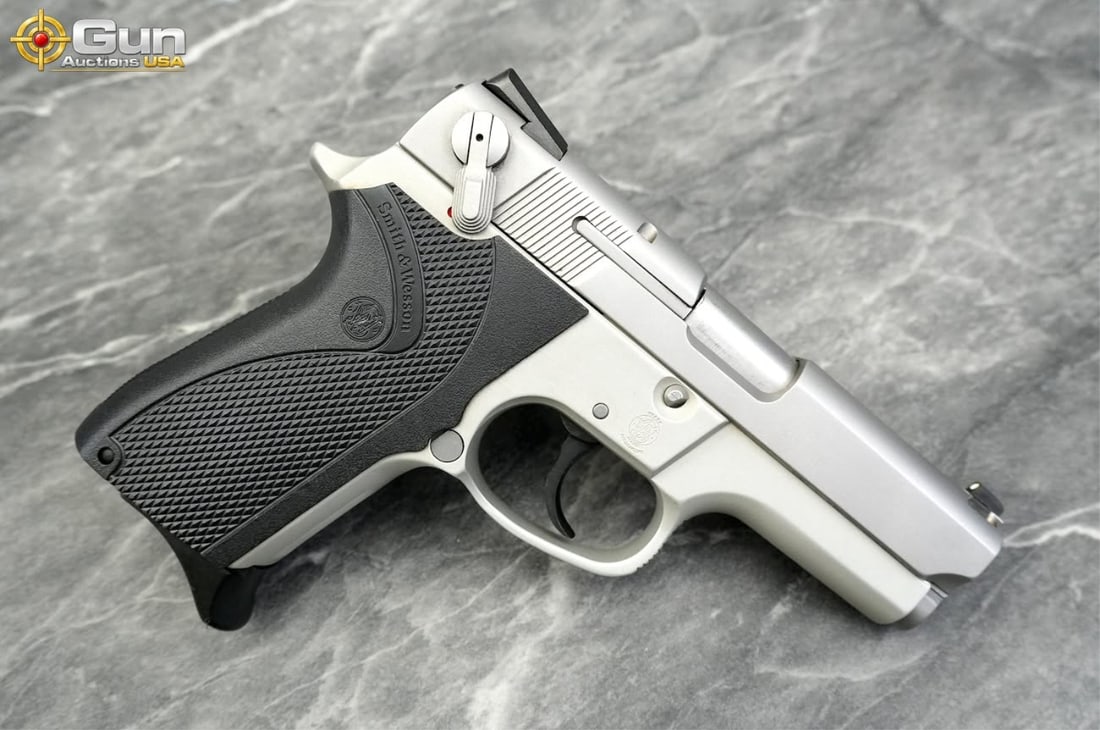 S&W 6906 9MM PARA Semi Auto Pistol, 3.5" Barrel, Excellent Condition, Shiny Bore, Tight Action,: S&W 6906 9MM PARA Semi Auto Pistol, 3.5" Barrel, Excellent Condition, Shiny Bore, Tight Action, sn:VYC7760Part of Smith & Wesson's third-generation lineup, this compact 9mm DA/SA pistol features a sta