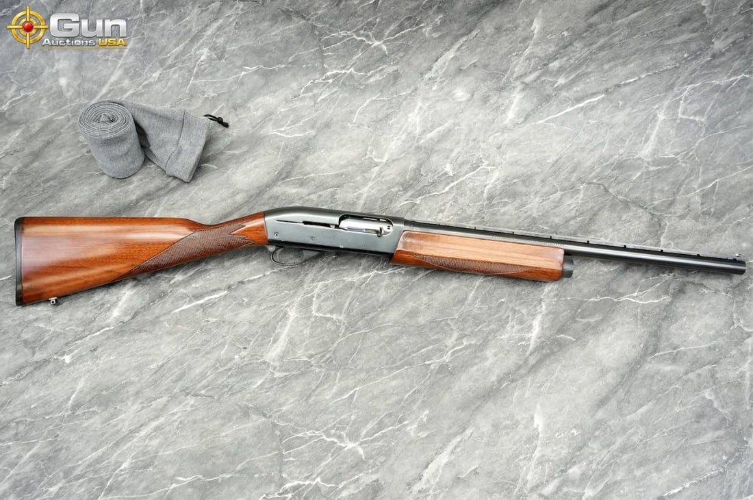 REMINGTON 1100 SPECIAL 12 GA. Semi Auto Shotgun, 21" Barrel, Very Good Condition, Shiny Bore, Tight: REMINGTON 1100 SPECIAL 12 GA. Semi Auto Shotgun, 21" Barrel, Very Good Condition, Shiny Bore, Tight Action, sn:P192486VThis "Special" field variant features an American walnut stock and forend with tr