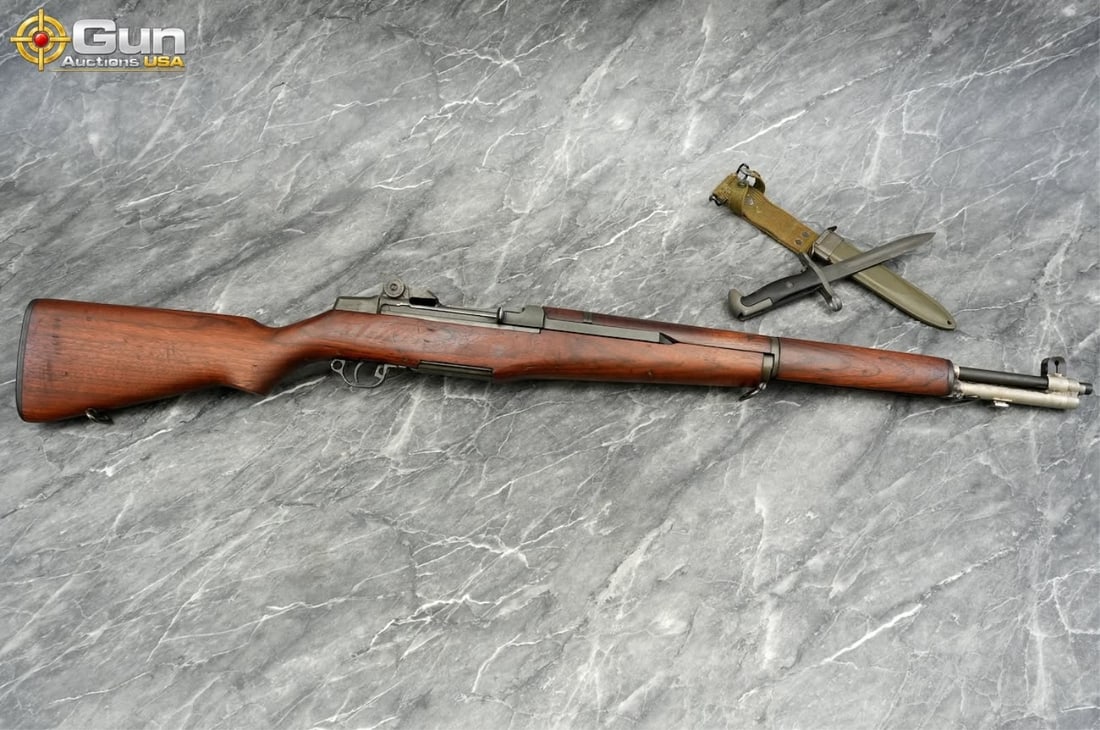 WWII U.S. Springfield Armory M1 Garand .30-06 Rifle. Very Good. 24" Barrel. Shootable Bore, Tight: WWII U.S. Springfield Armory M1 Garand .30-06 Rifle. Very Good. 24" Barrel. Shootable Bore, Tight Action Semi Auto An exceptional, highly collectible example of America's definitive WWII service rifle