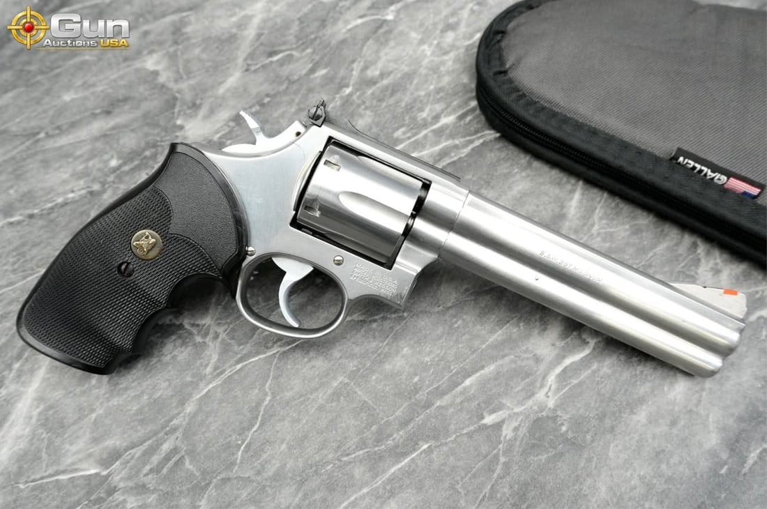 S&W 686-1 .357 MAGNUM Revolver 6" Barrel, Shiny Bore, Tight Action sn:AVC1657 Very Good Condition: S&W 686-1 .357 MAGNUM Revolver 6" Barrel, Shiny Bore, Tight Action sn:AVC1657 Very Good Condition Very Nice Smith, Built on the L-frame platform, this six-shot revolver displays a polished bright fini