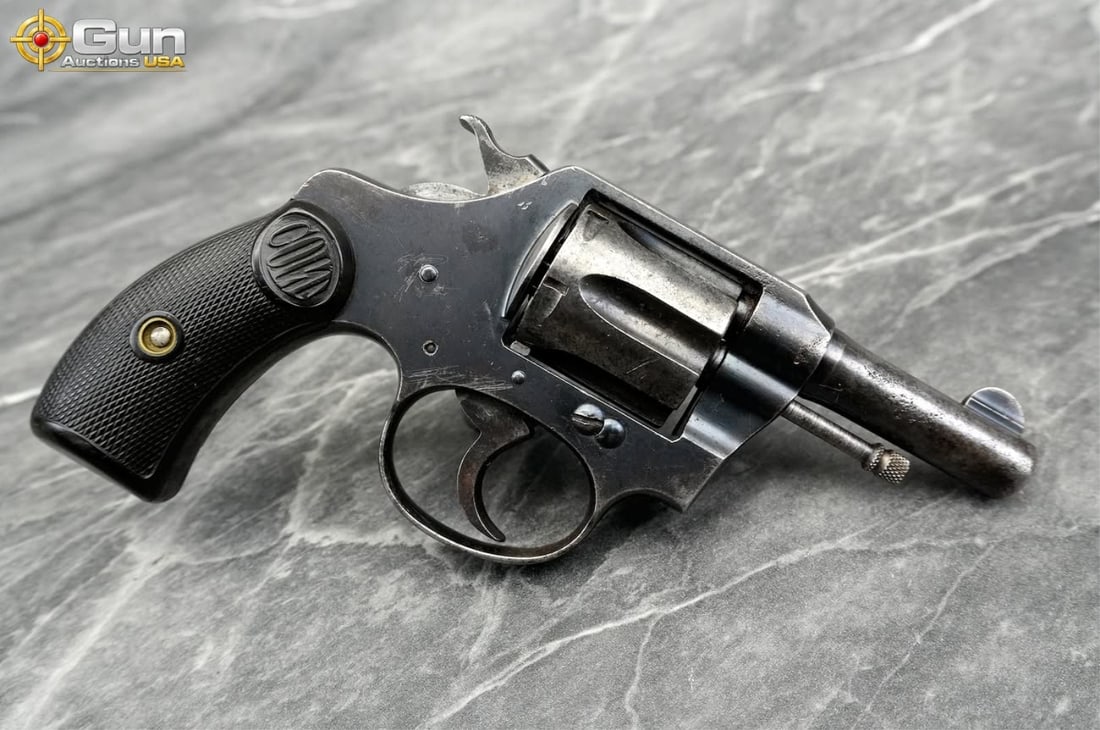 COLT POLICE POSITIVE .32 POLICE CTG Revolver, 2.5" Barrel, Good Condition, Normal Handling Marks,: COLT POLICE POSITIVE .32 POLICE CTG Revolver, 2.5" Barrel, Good Condition, Normal Handling Marks, Shootable Bore, Tight Action, sn:105041This six-shot revolver features a dark blued finish across the 