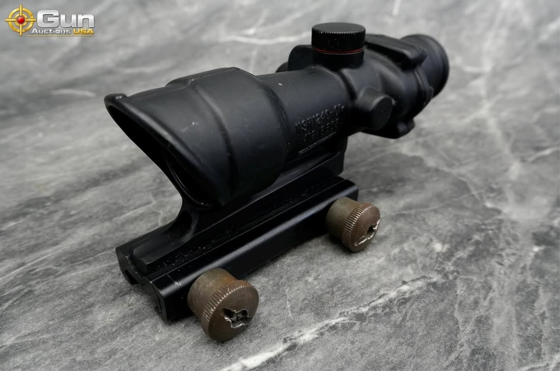 Trijicon ACOG optical sight, Very Good Condition This matte black optic features durable housing, (1 of 7)