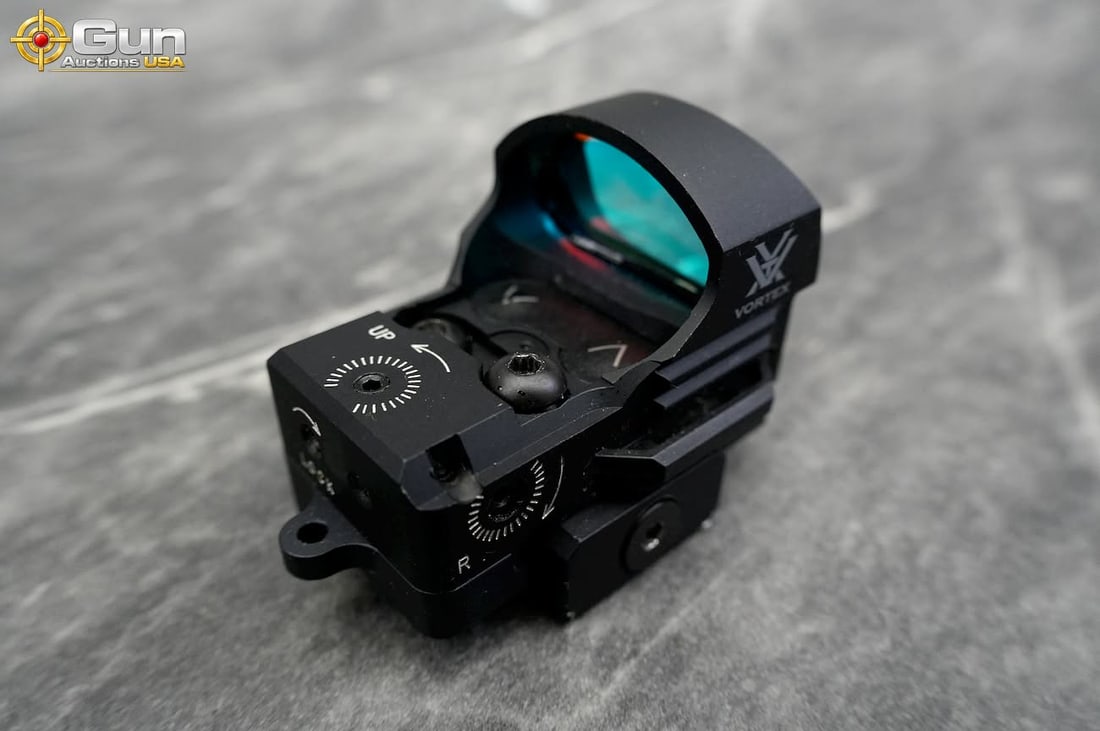 Vortex Razor 6 MOA red dot sight, Excellent Condition This compact micro red dot optic features - 3