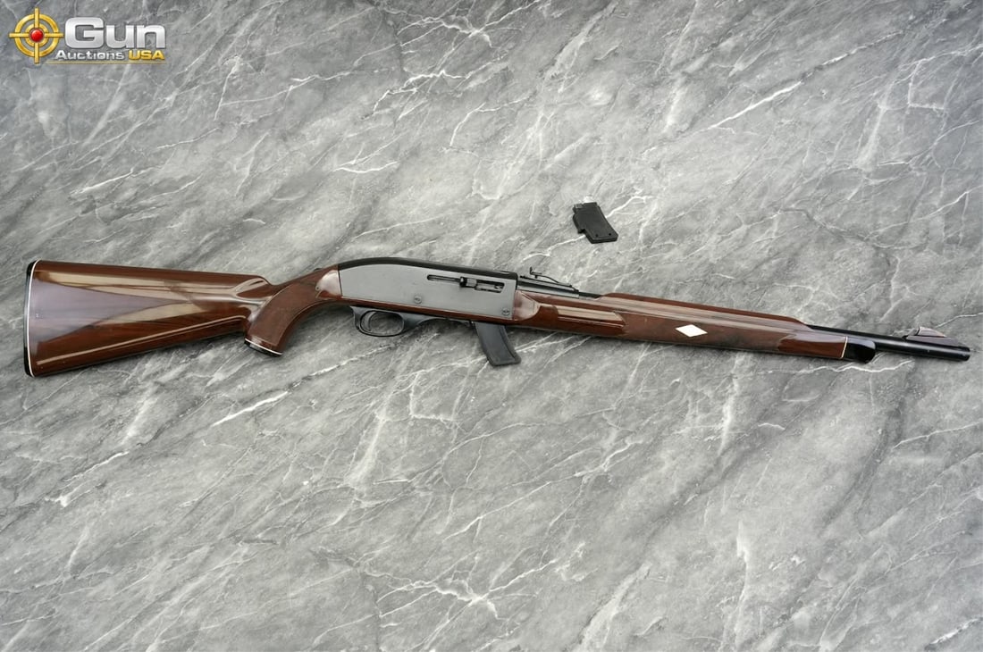 Remington MOHAWK 10C .22 LR NYLON Rifle, 19.5" Barrel, Good Condition, Normal Handling Marks, Shiny: Remington MOHAWK 10C .22 LR NYLON Rifle, 19.5" Barrel, Good Condition, Normal Handling Marks, Shiny Bore, Tight Action, sn:2260987 This .22 LR rifle features a rich Stunning Nylon stock mimicking Amer