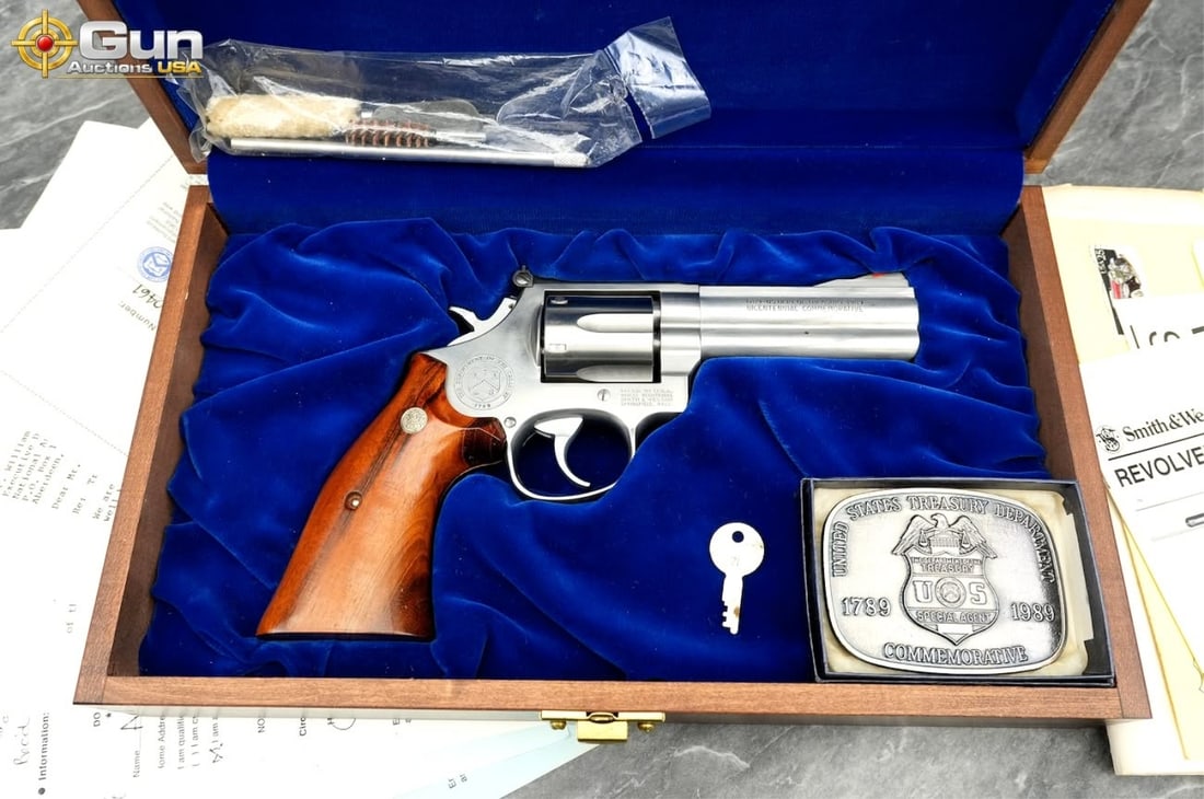 S&W 686-3 .357 MAG TREASURY COMMEMORATIVE: S&W 686-3 1789-1989 BICENTENNIAL COMMEMORATIVE .357 MAGNUM COMMEMORATIVE, 4" Barrel, Excellent Condition, Shiny Bore, Tight Action, sn:UST0461This limited-edition Smith & Wesson Model 686-3