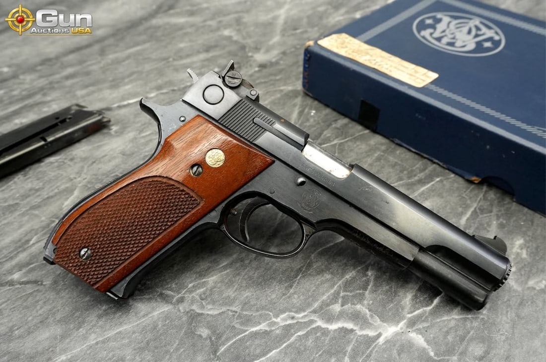 S&W 52-2 .38 SPECIAL SEMI PISTOL (1 of 18)