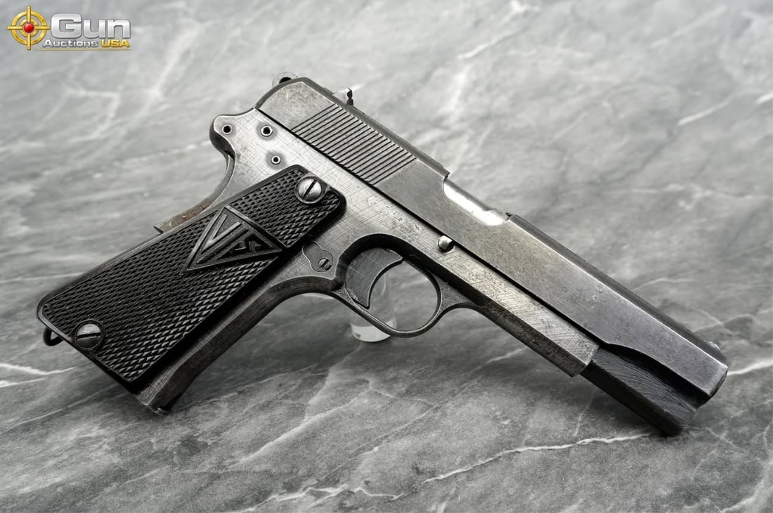 F.B. RADOM VIS 35 9MM PISTOL: F.B. RADOM 35 9mm Semi Auto Pistol, 5" Barrel, Very Good Condition, Shiny Bore, Tight Action, sn:C1540A Polish-manufactured VIS wz. 35 pistol chambered in 9mm Parabellum, produced at the Fabryka
