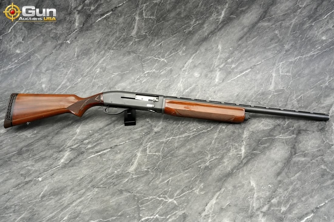 REMINGTON SP-10 MAG 10GA SEMI SHOTGUN: REMINGTON SP-10 MAGNUM 10 GA Semi Auto Shotgun, 25.5" Barrel, Very Good Condition, Shiny Bore, Tight Action, sn:RM011625This Remington SP-10 Magnum is a 10-gauge semi-automatic shotgun built for the d