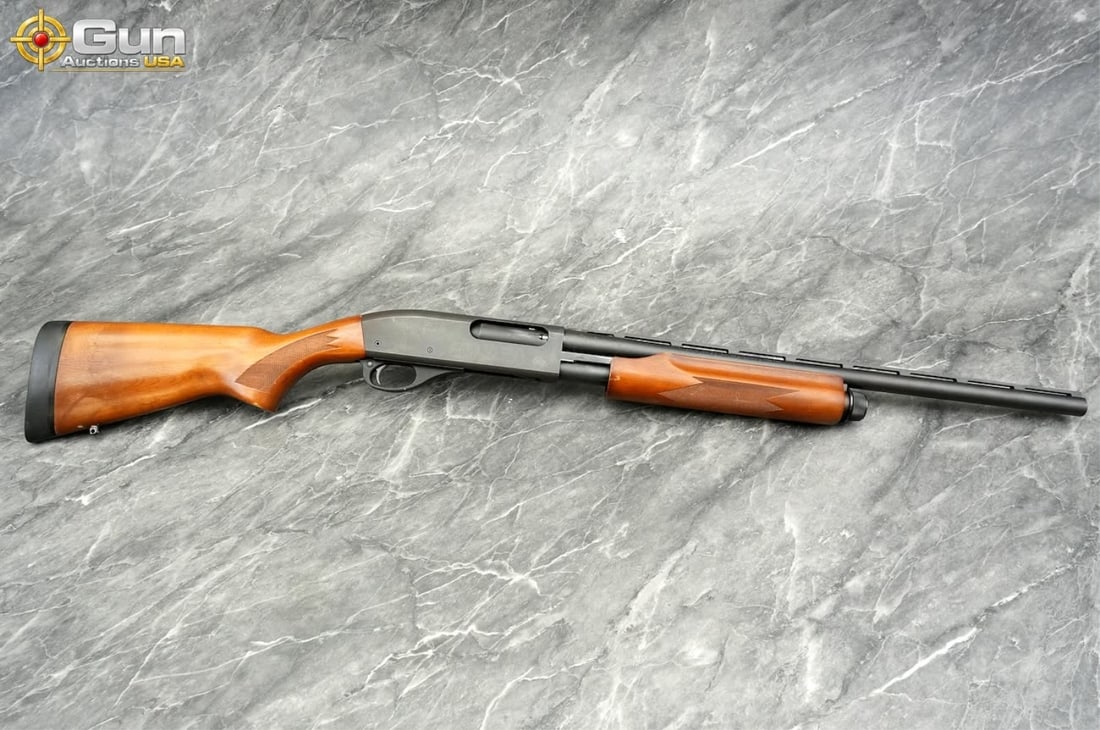 REMINGTON 870 20GA PUMP SHOTGUN: Remington 870 Express Magnum 20 ga. Pump Action Shotgun, 21" Barrel, Very Good Condition, Shiny Bore, Tight Action, sn:B729028UThis Remington 870 Express Magnum 20-gauge pump-action shotgun features