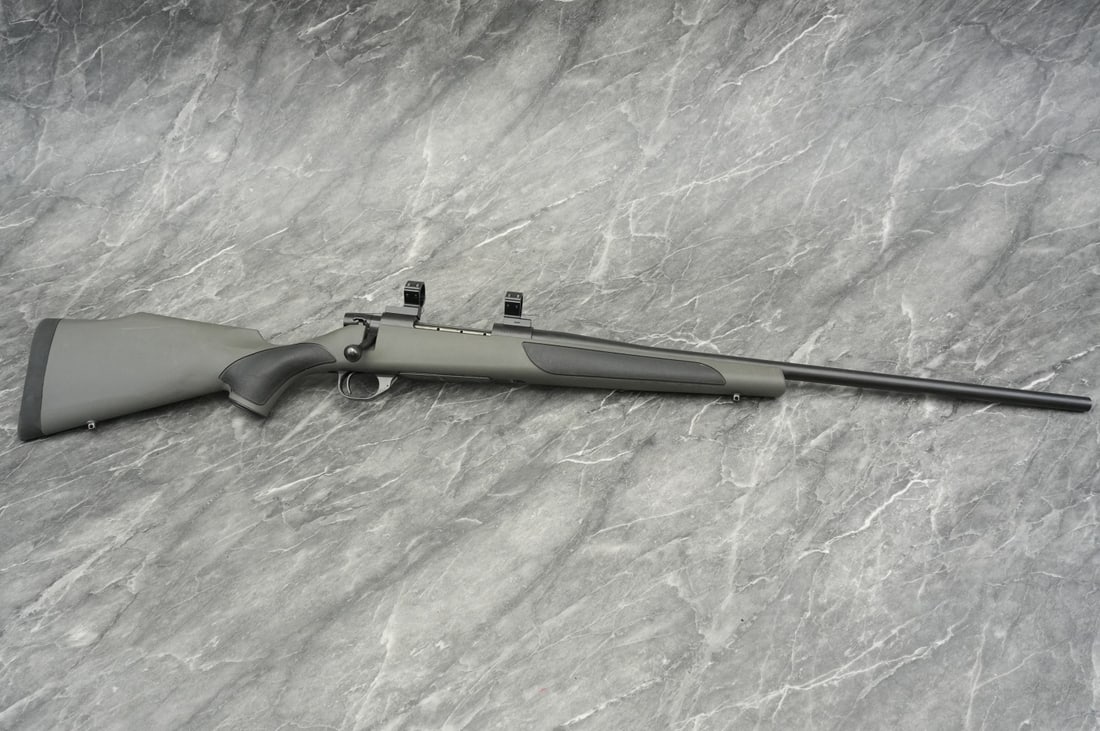 WEATHERBY VANGUARD .257 WBY MAG BOLT: Weatherby VANGUARD .257 WBY MAG Bolt Action Rifle, 24" Barrel, Like NEW, sn:VB043107This Weatherby Vanguard, chambered in .257 Weatherby Magnum, wears a matte gray synthetic stock with black textured 