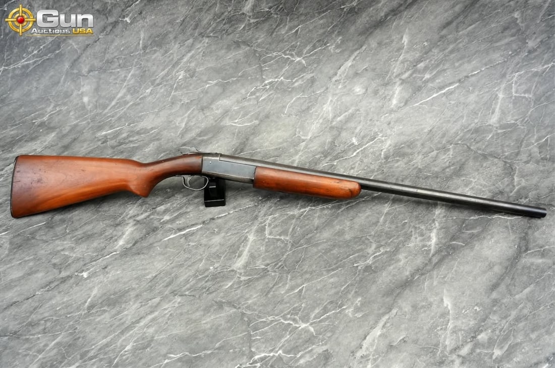 WINCHESTER 37 16GA SINGLE SHOTGUN: Winchester 37-STEELBILT 16 GA. Break Open Single Shot Shotgun, 26" Barrel, Good Condition, Normal Handling Marks, Shiny Bore, Tight Action, sn:NSNThis single-shot 16-gauge shotgun features a smooth wa