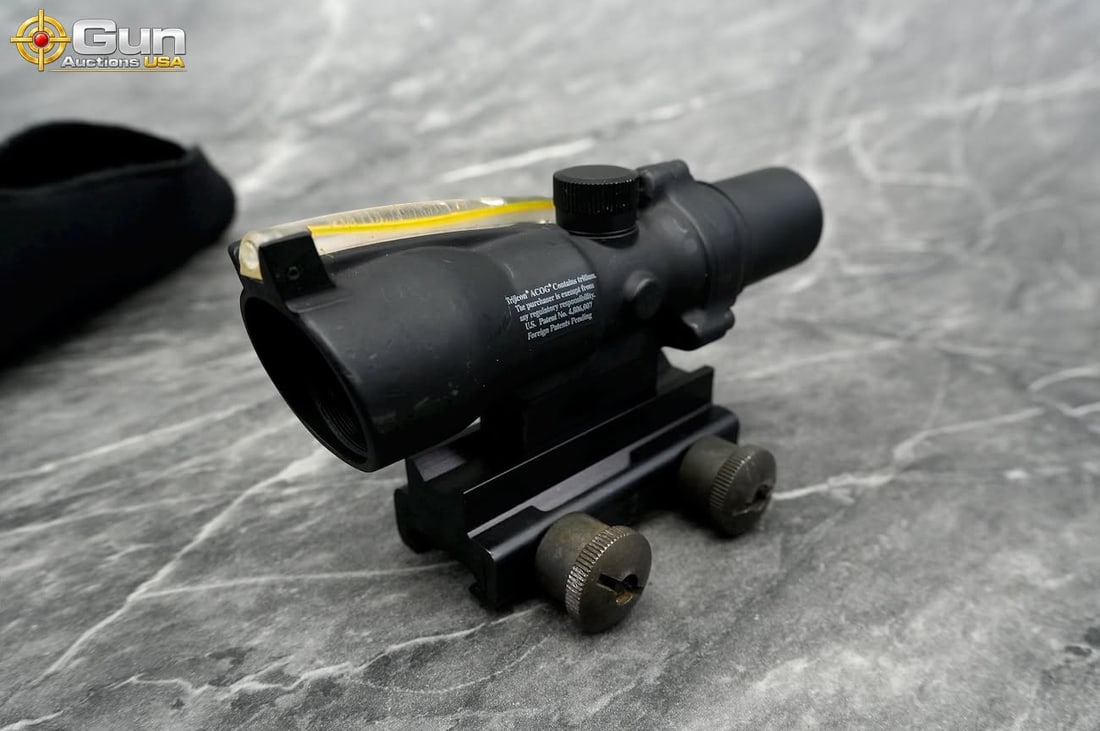 Trijicon ACOG TA44-2 scope with cover. Very Good C (1 of 6)
