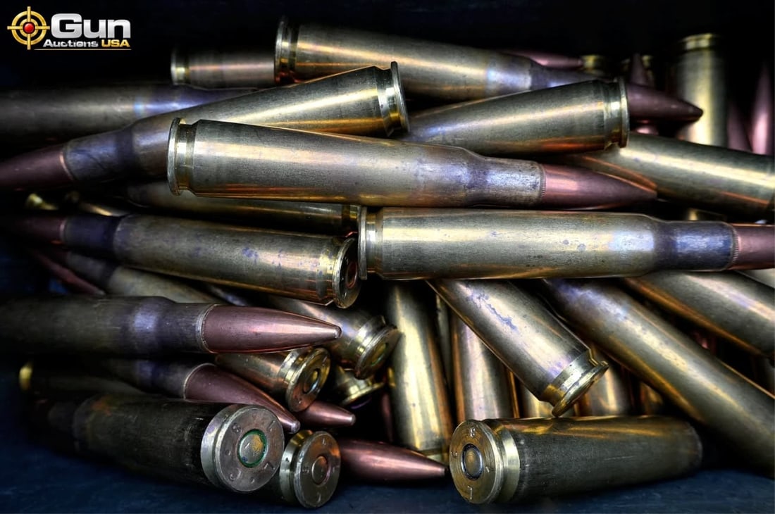 Lake City .50 BMG ammo. 50 rounds in total. Featur: Lake City .50 BMG ammo. 50 rounds in total.This lot features 50 rounds of Lake City .50 BMG ammunition, loaded as full metal jacket centerfire cartridges in reloadable brass cases with non-corrosive b