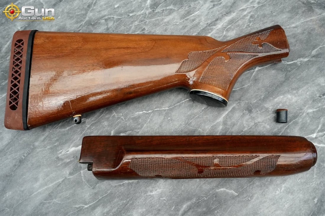 Remington 1100/11-87 Shotgun Furniture. Very Good: Remington 1100/11-87 shotgun furniture. Very Good Condition.This factory Remington Model 1100 or 11-87 Special Field buttstock is crafted from gloss-finished walnut with cut checkering at the wrist, a