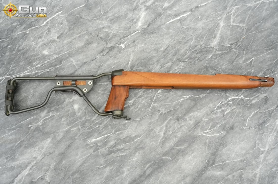 US M1A1 Carbine Folding Stock. Very Good Condition: US M1A1 carbine folding stock. Very Good Condition.An authentic reproduction of the WWII US M1A1 paratrooper folding stock assembly. It features a walnut stock with an integral pistol grip, a
