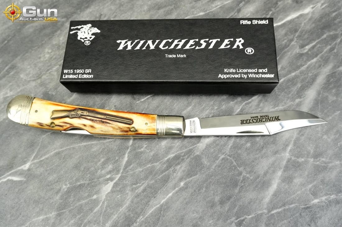 One Winchester W15 1950 SR pocket knife. Very Good: One Winchester W15 1950 SR pocket knife. Very Good Condition.This single-blade Winchester lockback folding knife features amber stag bone handle covers accented with a nickel silver rifle escutcheon