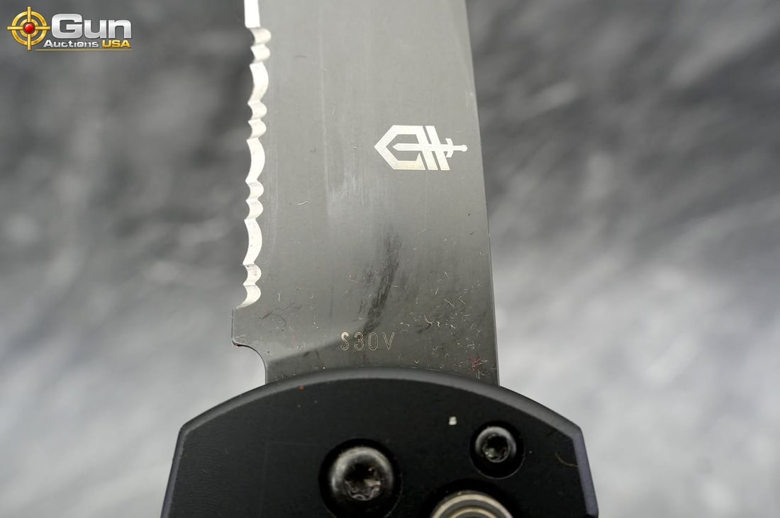 Gerber, Buck, EKA, Etc. Five assorted knives. Very - 6
