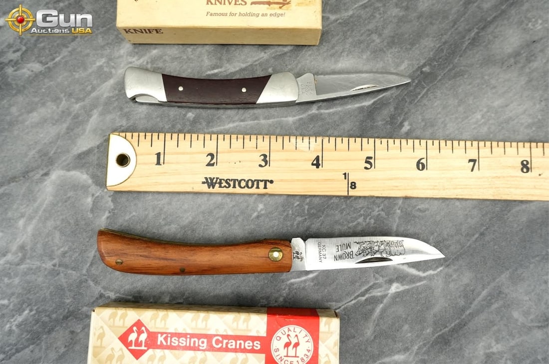 Two folding knives and One multi-tool. Excellent C - 2