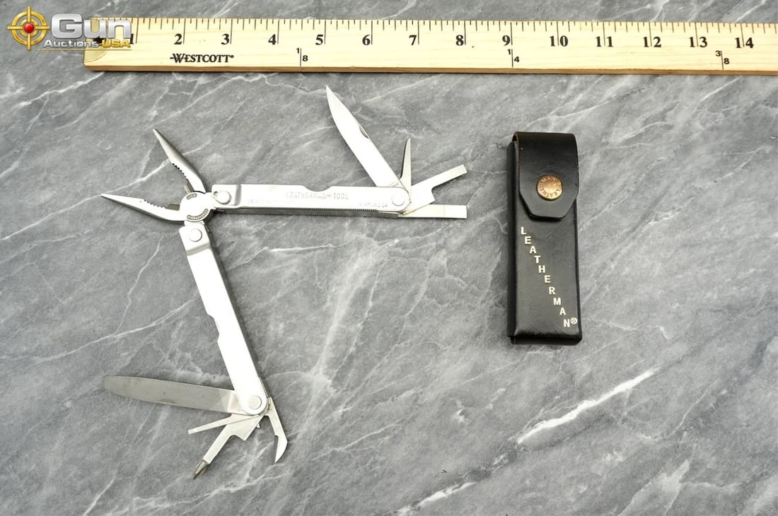Two folding knives and One multi-tool. Excellent C - 3