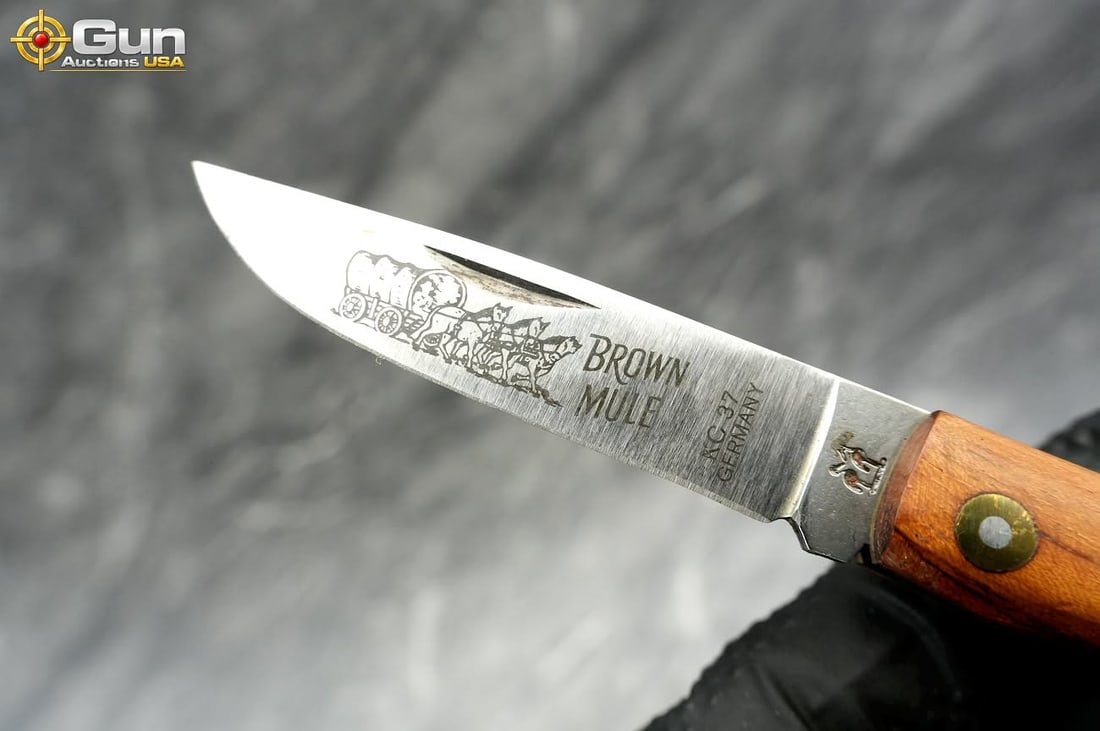 Two folding knives and One multi-tool. Excellent C - 5