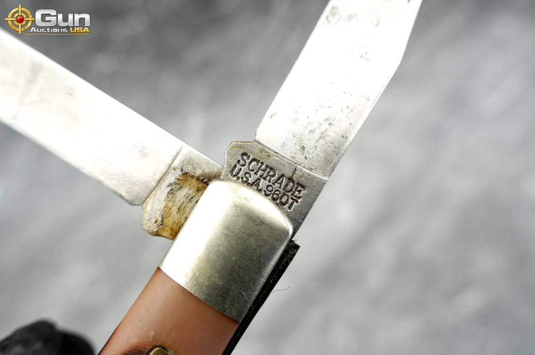 Five assorted pocket knives. Good Condtion with no - 8