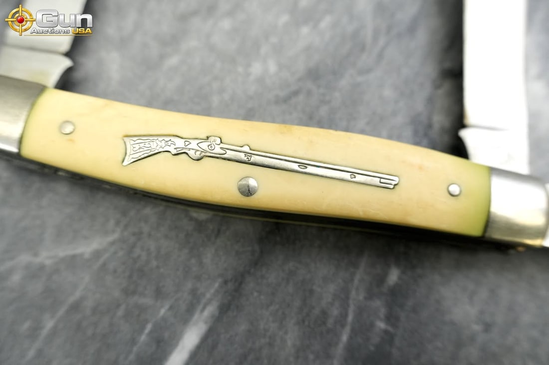 Five assorted pocket knives from multiple makers. - 5