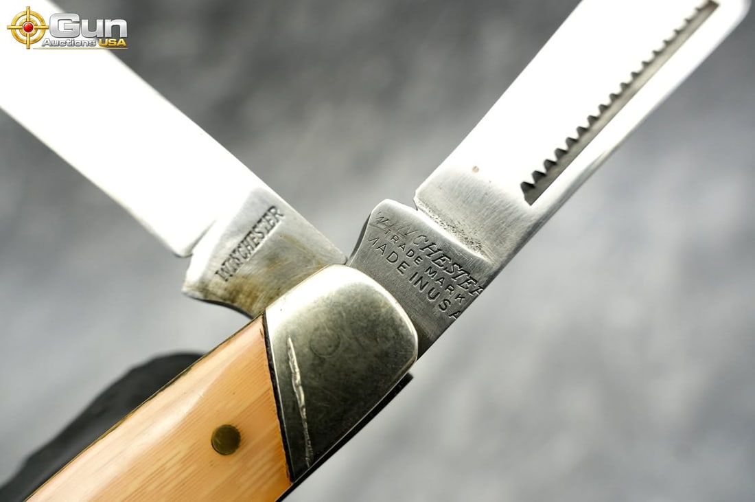 Five assorted pocket knives from multiple makers. - 7