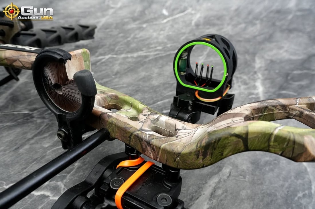 One Bear Archery compound bow setup with hard case - 6