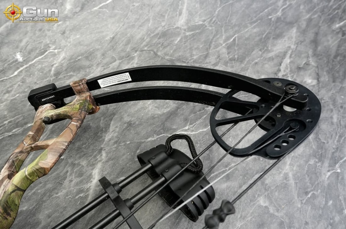 One Bear Archery compound bow setup with hard case - 8