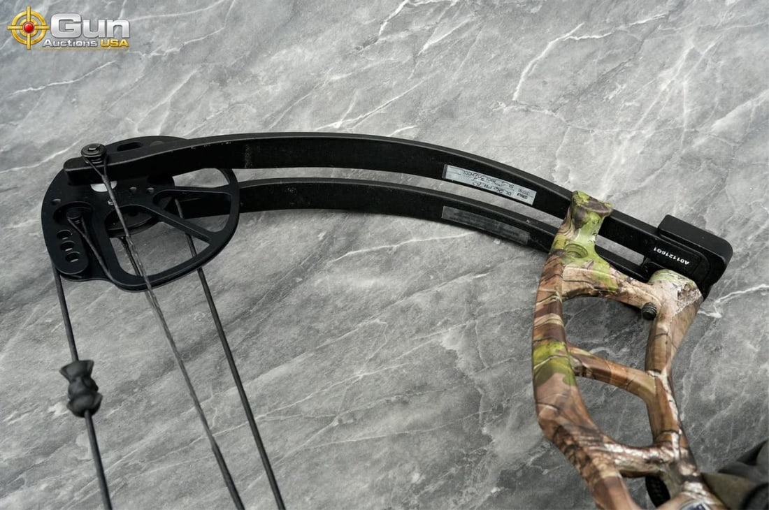 One Bear Archery compound bow setup with hard case - 9