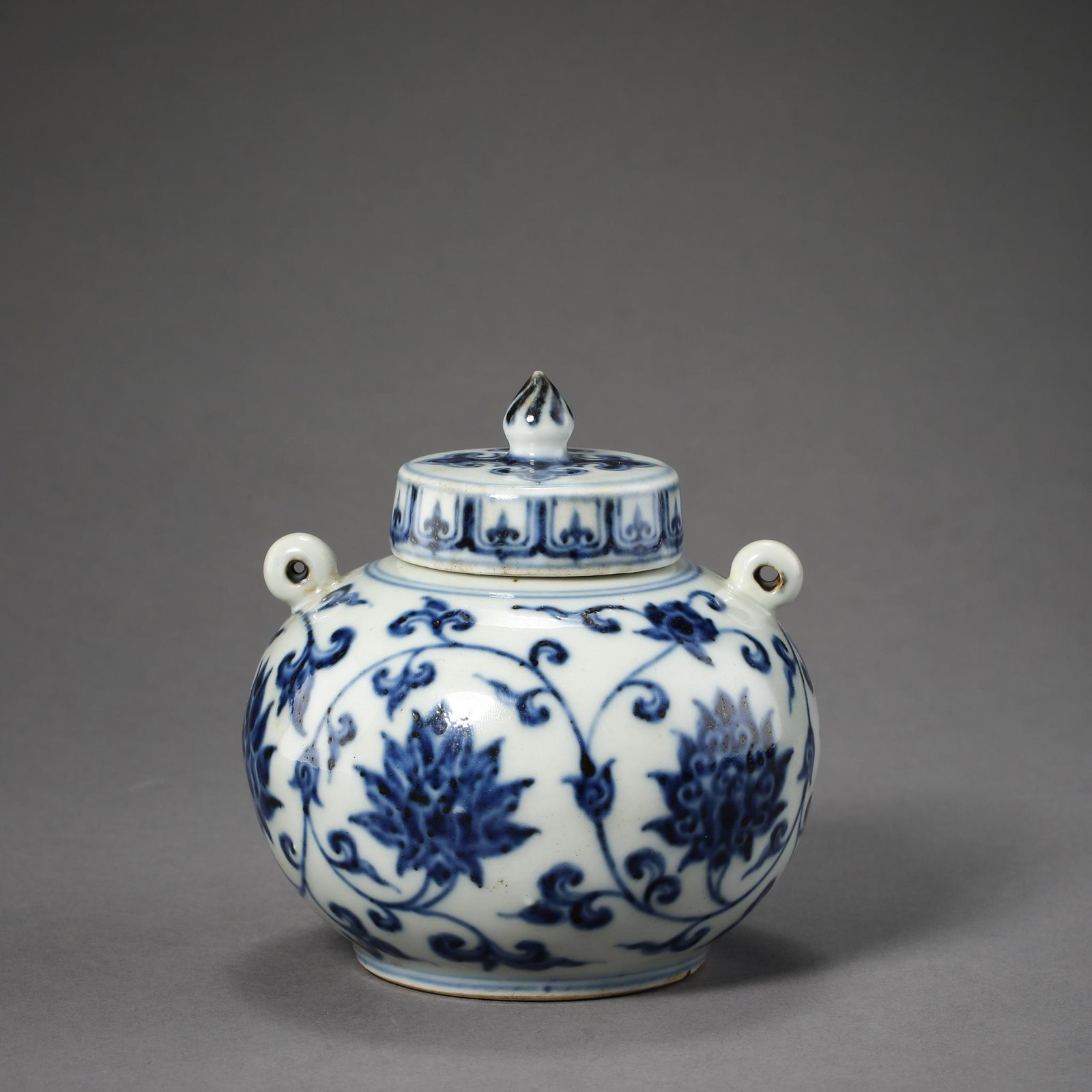 ANCIENT CHINESE BLUE AND WHITE PORCELAIN POT (1 of 7)