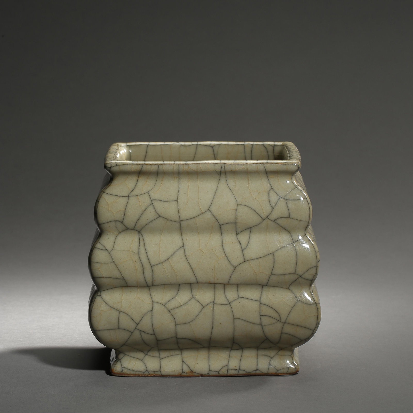 ANCIENT CHINESE GE YAO SQUARE VASE: H. 15 cm. W. 15 cm. In good condition, no restoration