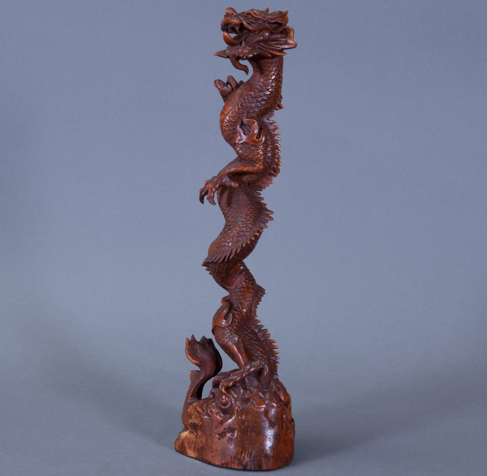 ANCIENT CHINESE BOXWOOD CARVED DRAGON PEN HOLDER: ANCIENT CHINESE BOXWOOD CARVED DRAGON PEN HOLDER. H. 24.5 cm. W. 6 cm. Weight 159 gram.