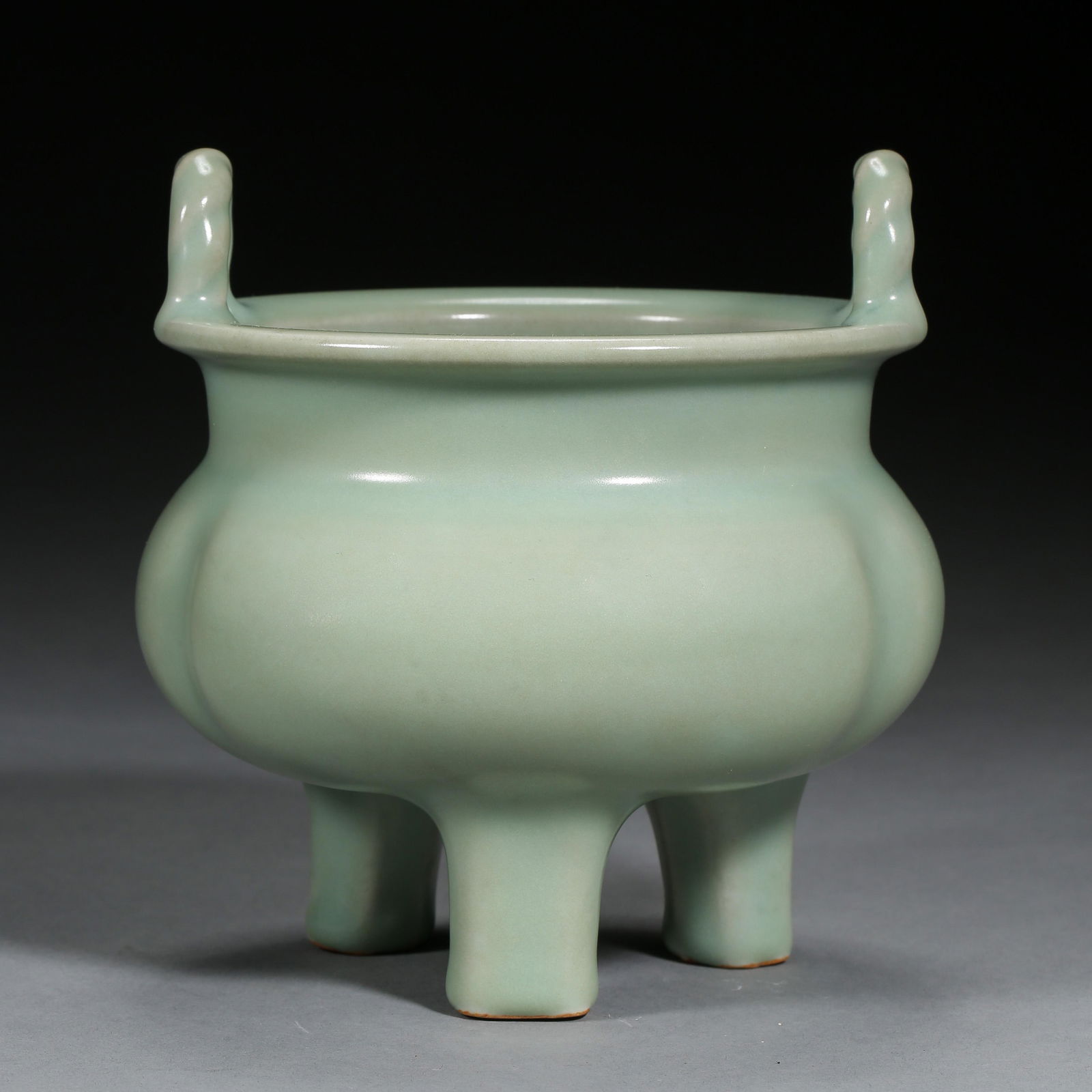 ANCIENT CHINESE CELADON CENSER (1 of 10)