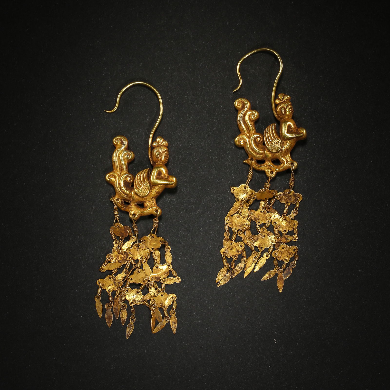 A SET OF GILT SILVER EARRINGS, LIAO OR JIN DYNASTY, (1 of 9)